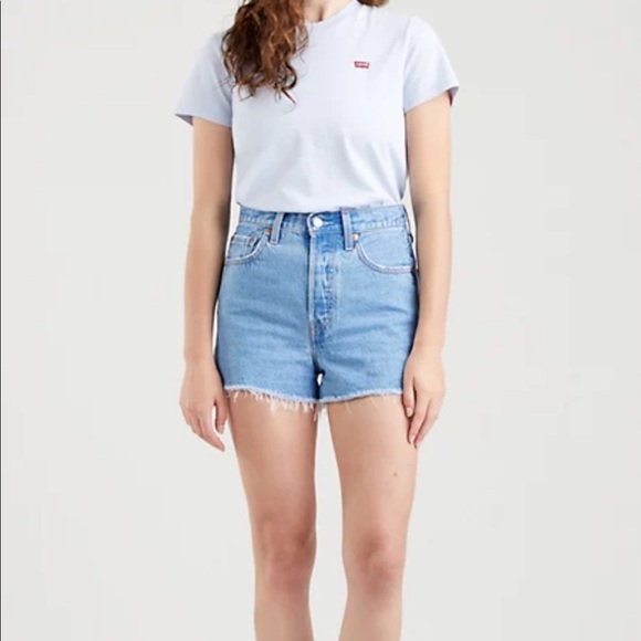 Levi’s Ribacage Short - Picture 2 of 5